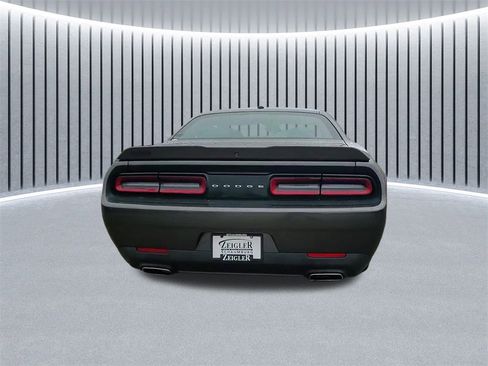 Used 2019 Dodge Challenger SXT image 4