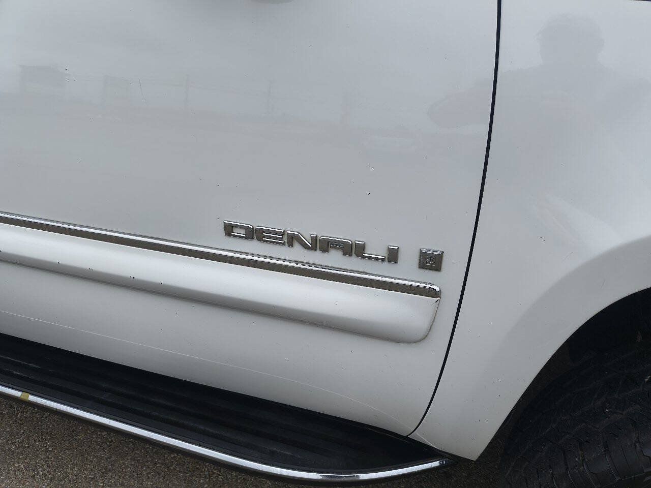 Used 2008 GMC Yukon Denali AWD/4WD image 4
