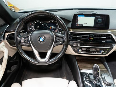 Used 2019 BMW 540i w/ Premium Package image 11