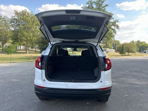 Used 2024 GMC Terrain SLE image 34