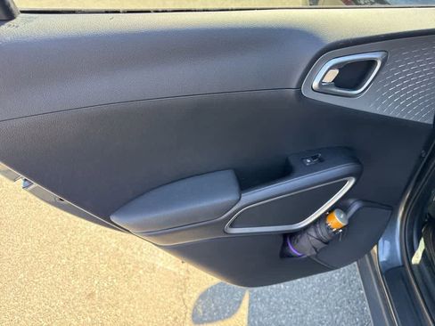 Used 2023 Kia Soul LX w/ LX Technology Package image 16