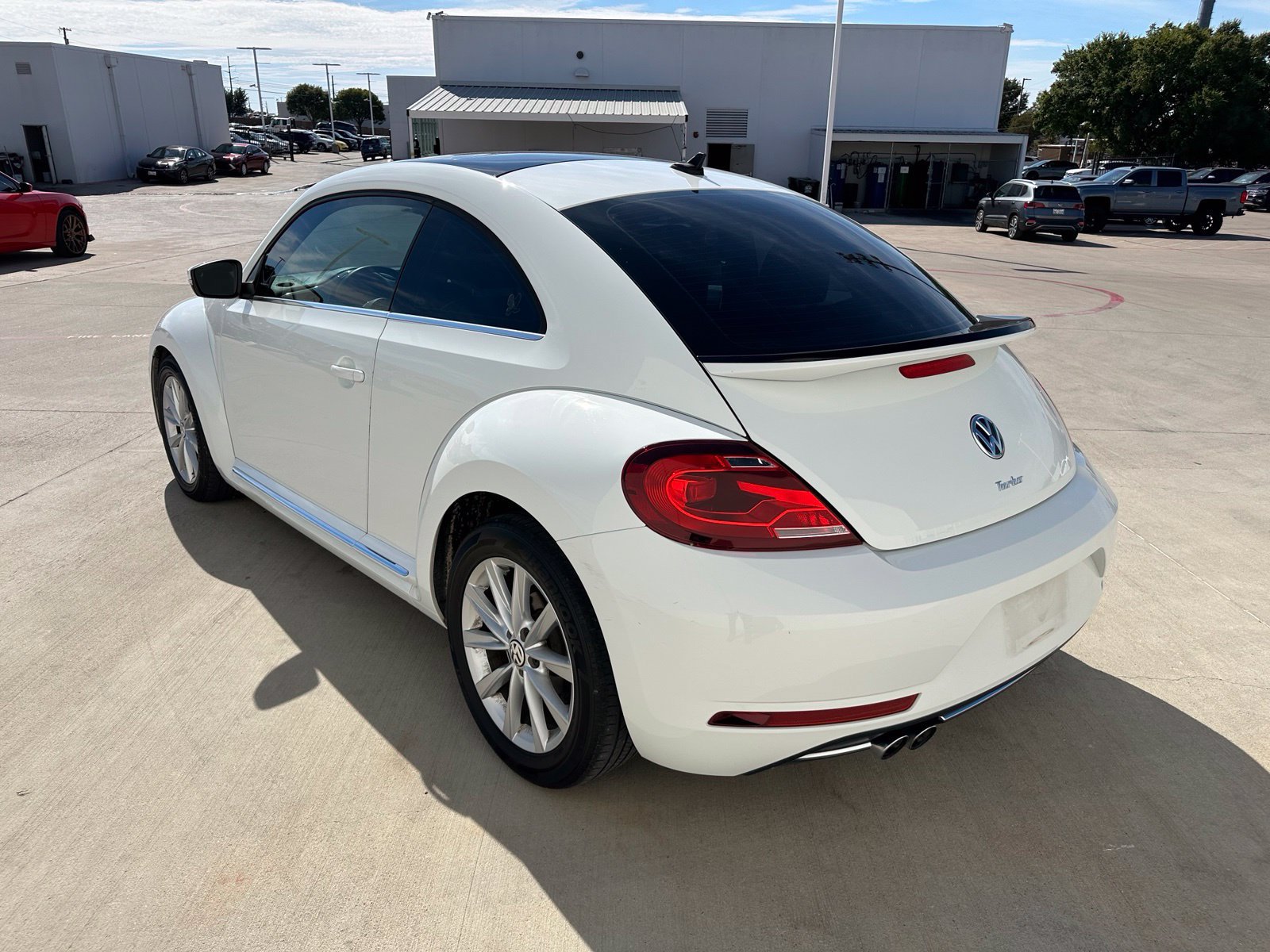 Used 2018 Volkswagen Beetle 2.0T SE FWD image 5
