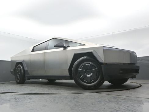 Used 2024 Tesla Cybertruck AWD Crew Cab image 27