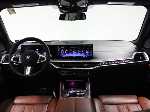 Used 2023 BMW X7 xDrive40i w/ Executive Package image 2