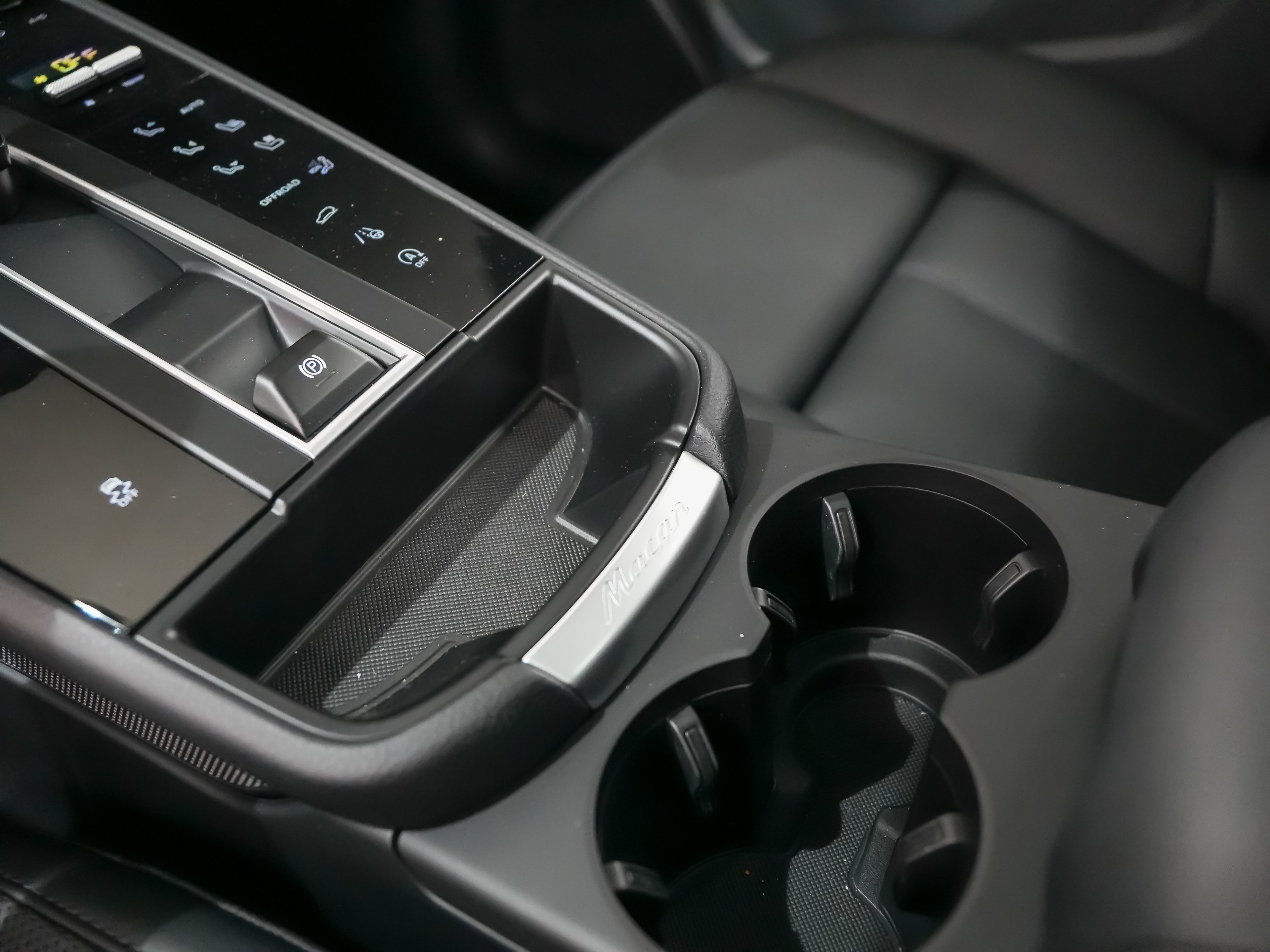 Certified 2026 Porsche Macan AWD/4WD image 34