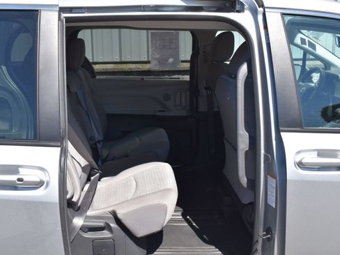 Certified 2024 Toyota Sienna LE AWD/4WD image 22