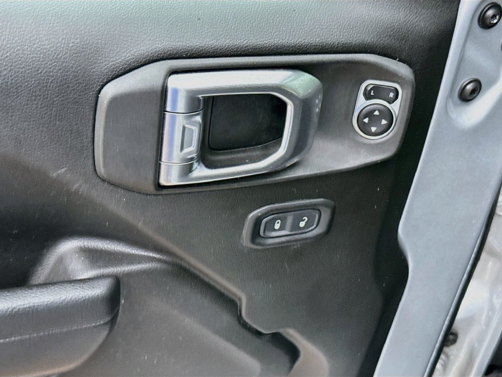 Certified 2023 Jeep Wrangler Unlimited w/ Cold Weather Group AWD/4WD image 19