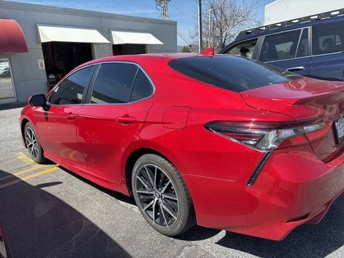Used 2023 Toyota Camry SE image 3