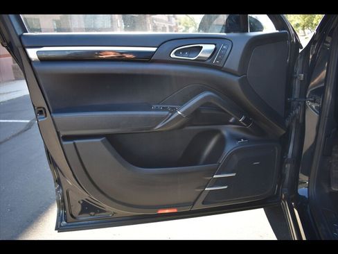 Used 2017 Porsche Cayenne S w/ Premium Package image 17