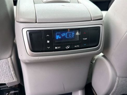 Used 2016 Toyota Highlander XLE FWD image 28