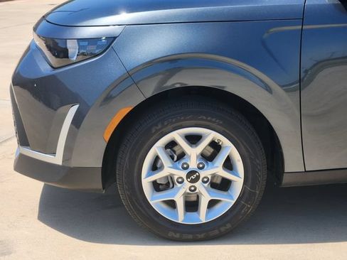 Certified 2025 Kia Soul LX w/ LX Technology Package FWD image 8