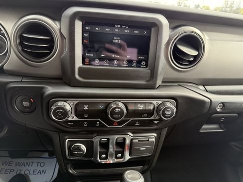 Used 2022 Jeep Wrangler Willys image 19