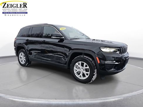 Certified 2023 Jeep Grand Cherokee Limited w/ Luxury Tech Group II image 3