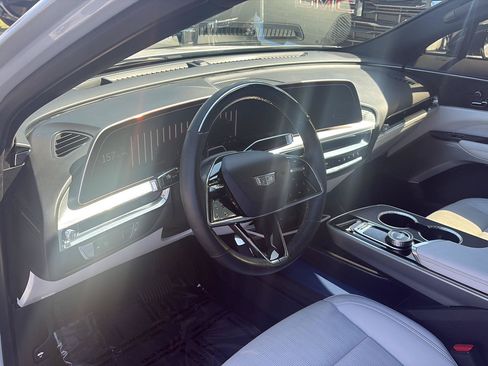 Used 2024 Cadillac Lyriq Luxury RWD image 12