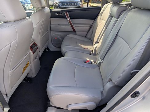 Used 2012 Toyota Highlander Limited w/ Tow Pkg AWD/4WD image 16