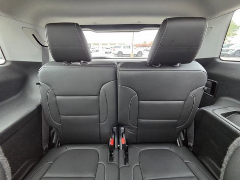 Used 2023 GMC Acadia SLT w/ Elevation Edition image 23