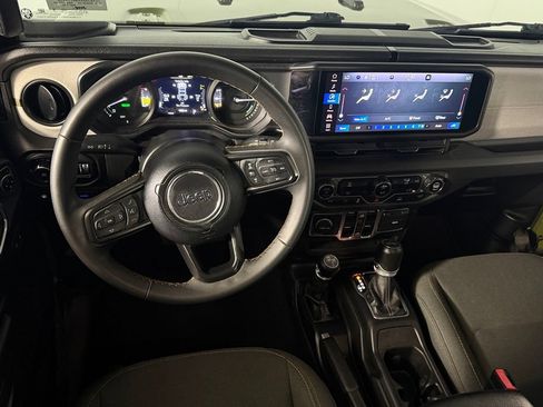 Used 2024 Jeep Wrangler Unlimited AWD/4WD image 13