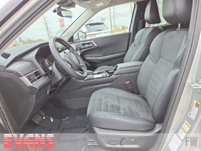 Used 2025 Mitsubishi Outlander AWD image 21