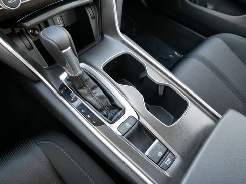 Used 2018 Honda Accord EX image 24