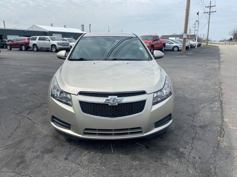 Used 2014 Chevrolet Cruze LT FWD image 2