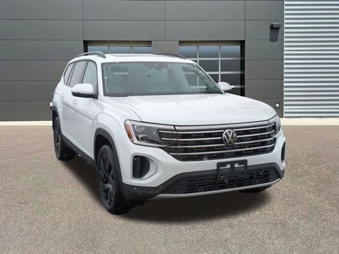 New 2026 Volkswagen Atlas SE image 1