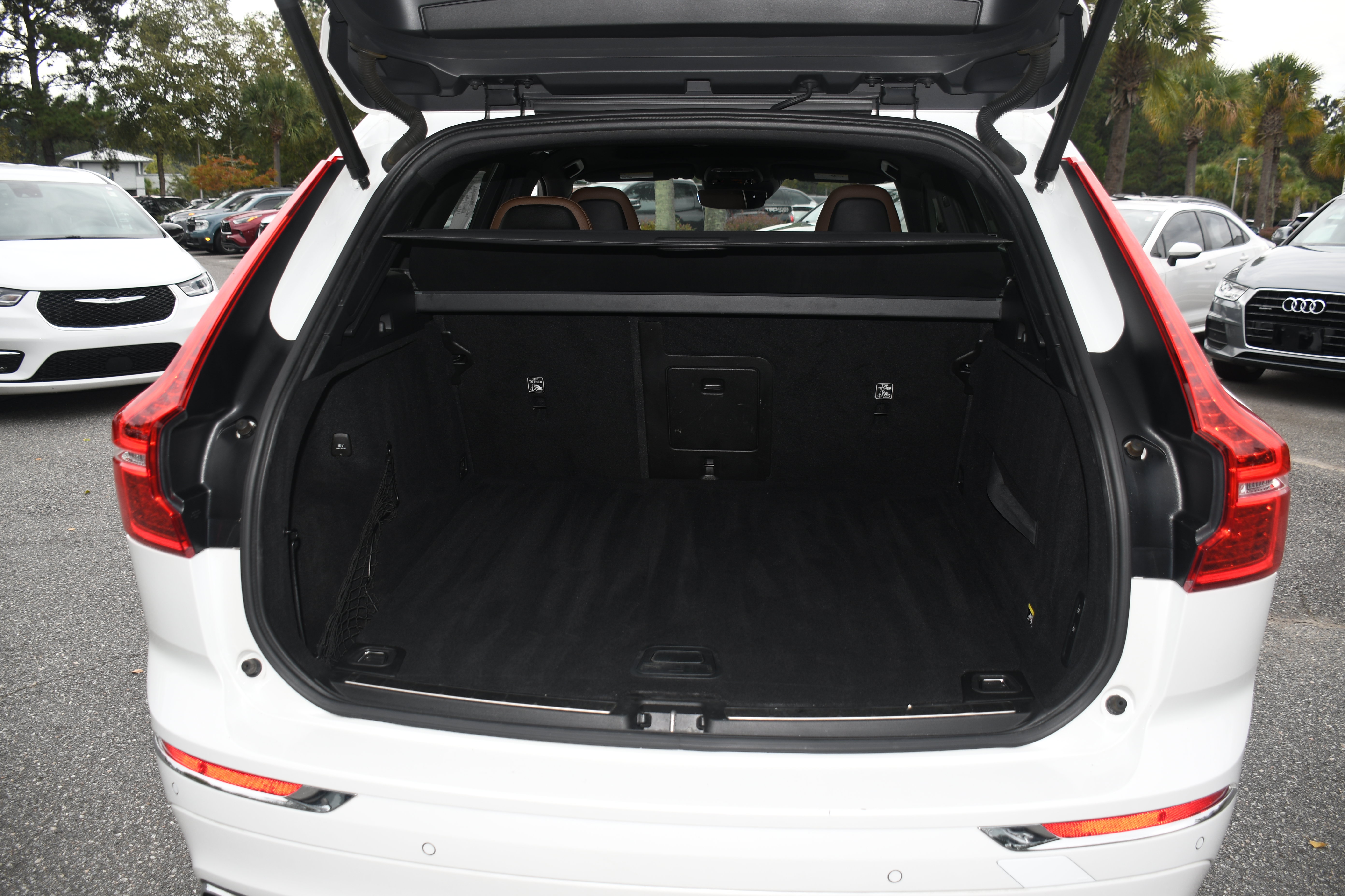 Used 2018 Volvo XC60 T6 Inscription w/ Convenience Package AWD/4WD image 18