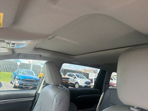 Used 2018 Toyota Highlander Limited AWD/4WD image 25