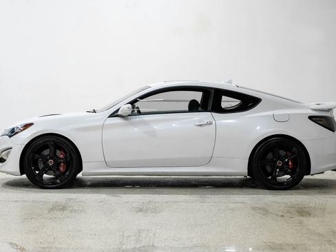 Used 2013 Hyundai Genesis 3.8 image 9