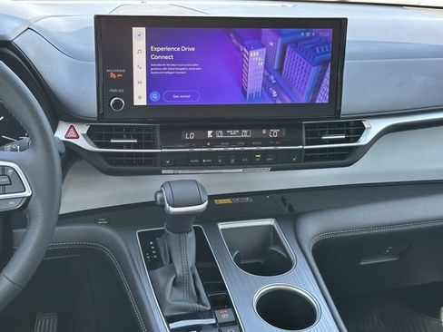 Used 2026 Toyota Sienna XLE FWD image 16