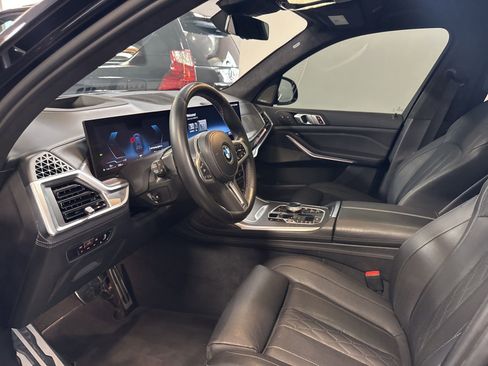 Used 2023 BMW X7 M60i w/ Executive Package image 19