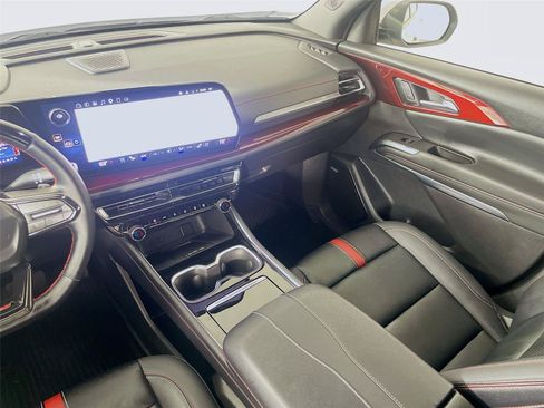 Used 2025 Chevrolet Traverse RS w/ LPO, Floor Liner Package AWD/4WD image 27