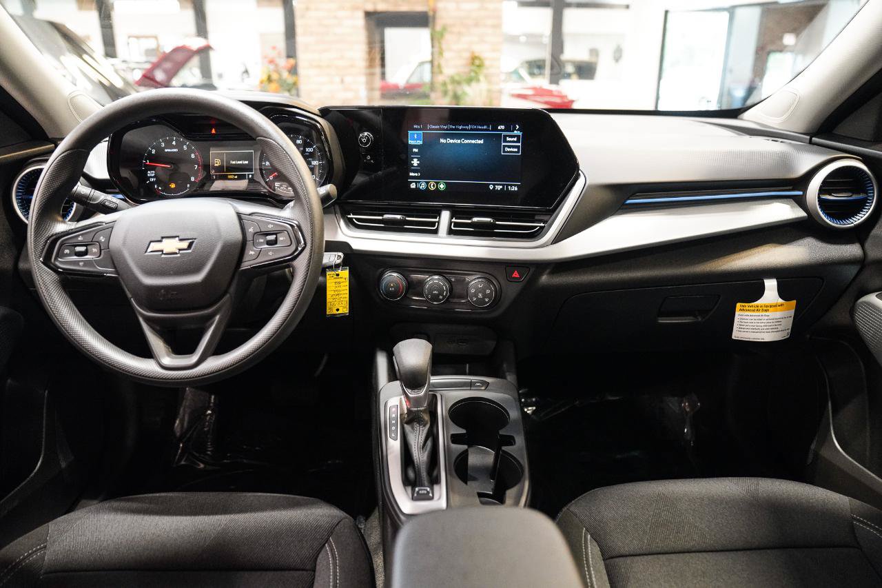 Used 2026 Chevrolet Trax LS FWD image 29