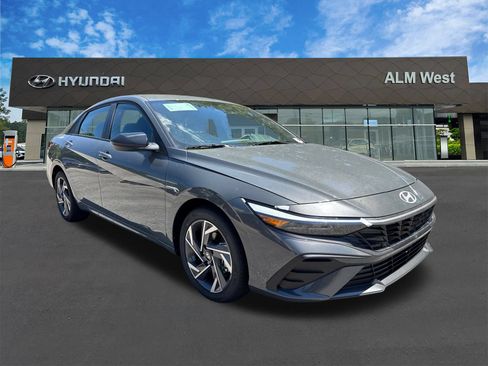 Certified 2025 Hyundai Elantra Sport FWD image 3
