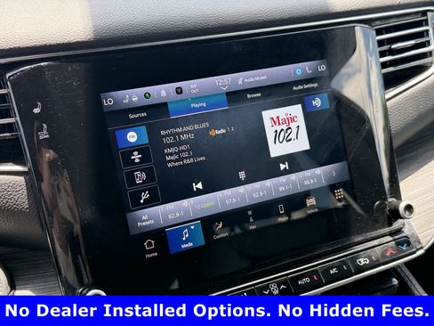 Used 2024 Jeep Wagoneer L Series II w/ Flexible Seating Group AWD/4WD image 17