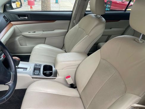 Used 2014 Subaru Outback 3.6R Limited w/ Moonroof Package AWD/4WD image 6