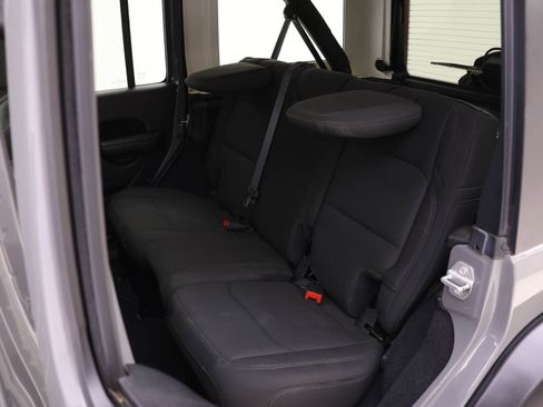 Used 2021 Jeep Wrangler Unlimited Willys image 9