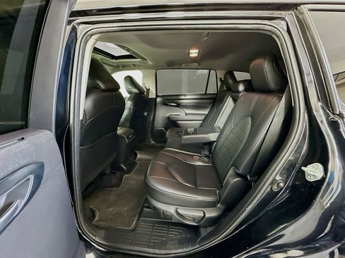 Used 2023 Toyota Highlander XLE FWD image 25