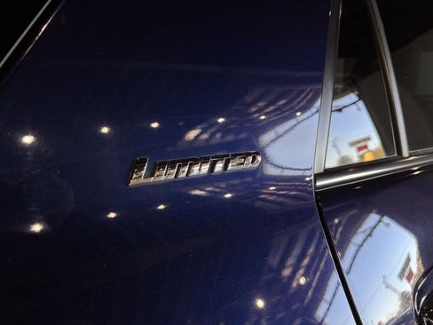 Used 2015 Toyota 4Runner Limited image 17