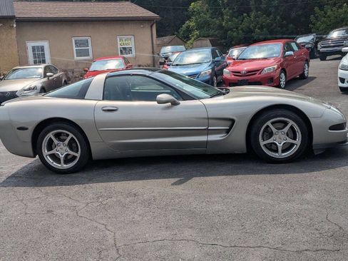 Used 2001 Chevrolet Corvette Coupe w/ Preferred Equipment Group1 image 5