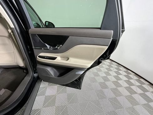 Used 2024 Lincoln Corsair AWD image 27