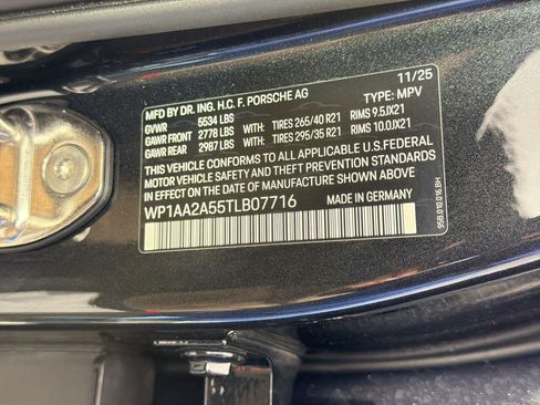 Used 2026 Porsche Macan AWD/4WD image 21