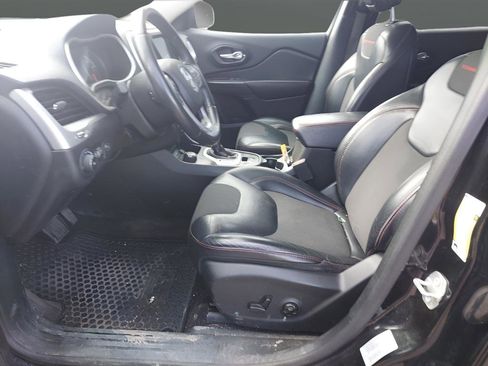 Used 2017 Jeep Cherokee Trailhawk w/ Comfort/Convenience Group image 12