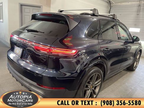 Used 2022 Porsche Cayenne AWD/4WD image 41