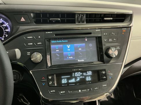 Used 2018 Toyota Avalon XLE image 26
