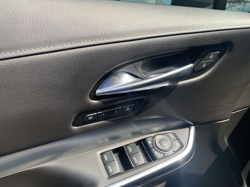 Used 2019 Cadillac XT4 Premium Luxury w/ Technology Package FWD image 15