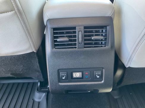 Used 2024 Mitsubishi Outlander SEL AWD/4WD image 26