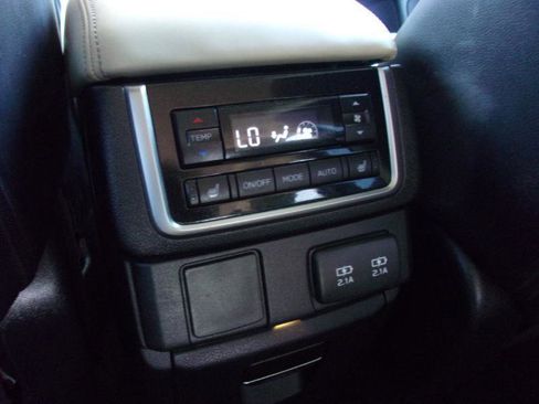 Used 2019 Subaru Ascent Limited w/ Popular Package #3 image 12