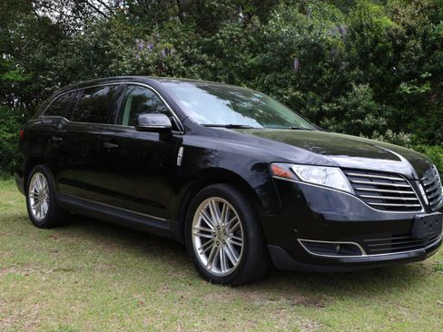 Used 2019 Lincoln MKT AWD image 33