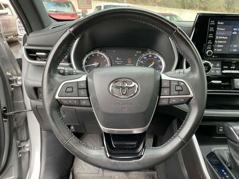 Used 2022 Toyota Highlander XSE image 23