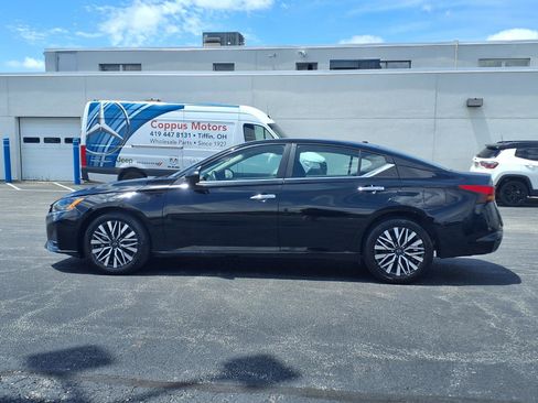 Used 2024 Nissan Altima 2.5 SV FWD image 9
